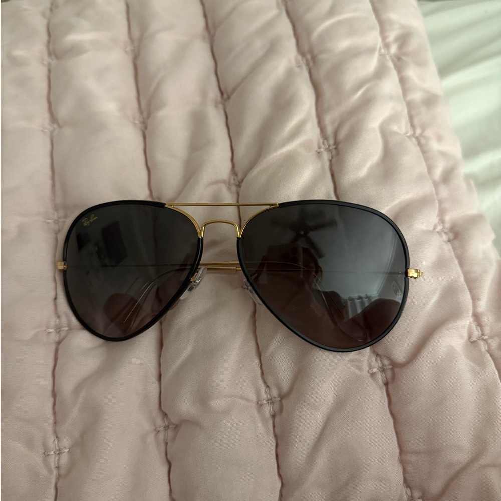 Ray-Ban Aviator Sunglasses with Gold Frame